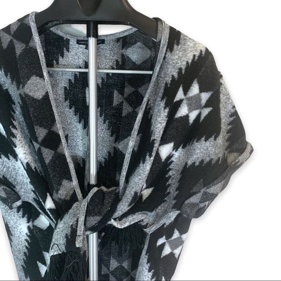 American Eagle Women XS/S Southwestern Print Wool Blend Poncho Wrap Aztec Black - Picture 2 of 12